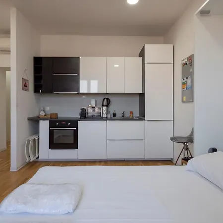 Apartment I Host - Ferrante Aporti 24 Milan